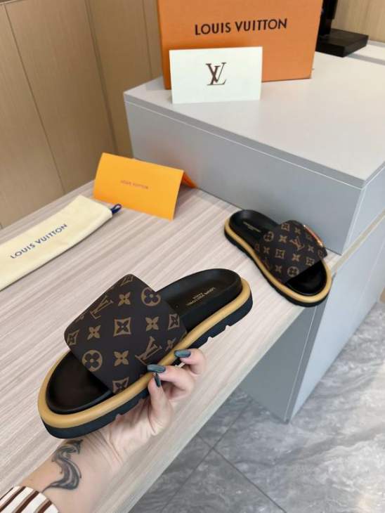 Picture of Louis Vuitton Slippers _SKULVsz35-4541112.5cmmnf0511